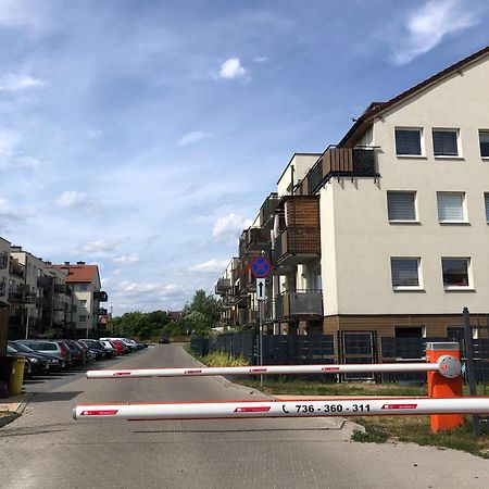 Urocze Mieszkanie Z Ogrodkiem I Bezplatny Parking فروتسواف المظهر الخارجي الصورة